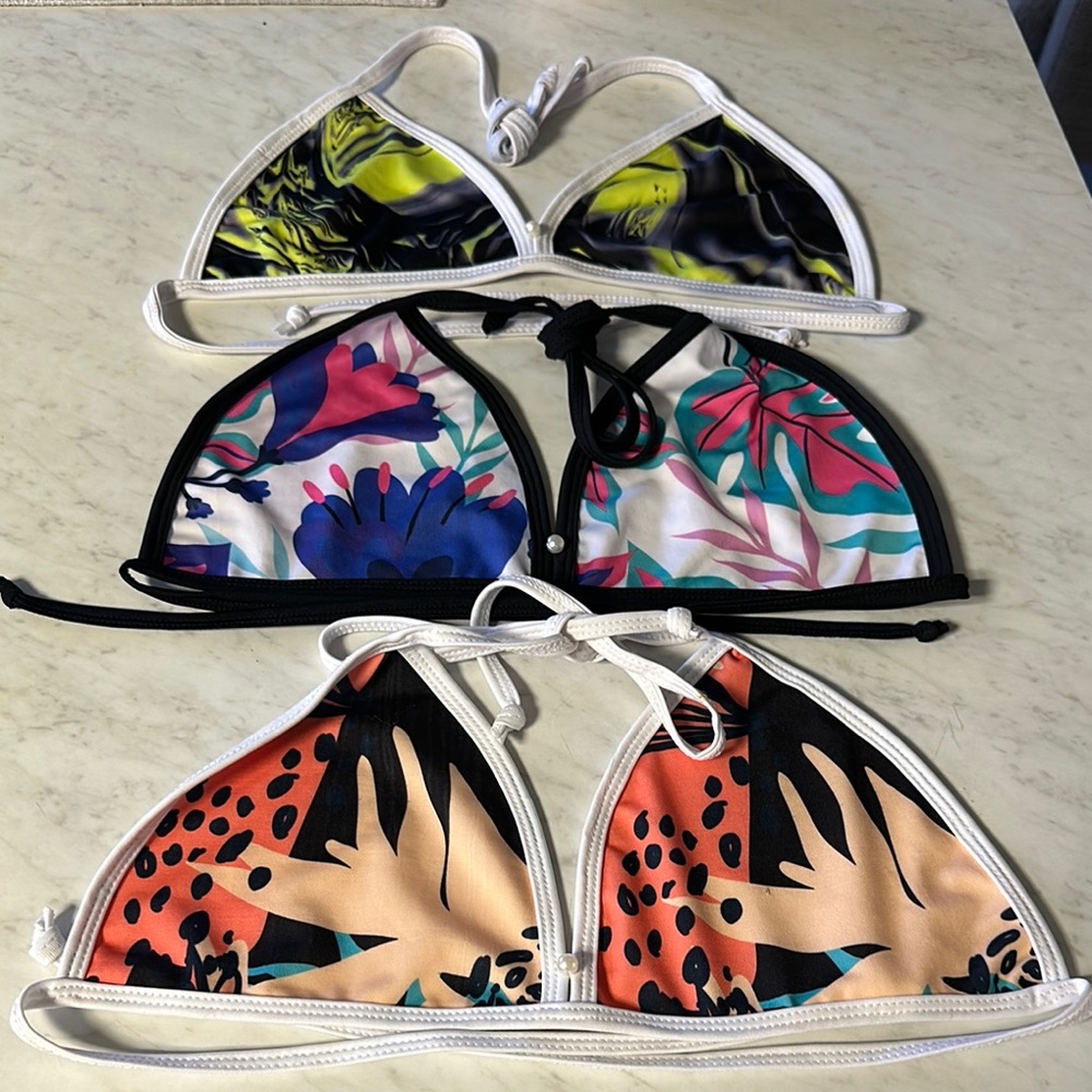 ✨💛🖤✨💙❤️✨🧡3 bathing suit tops for SALE 🙌🏼🙌🏼🙌🏼😬😬😬😬$8 each